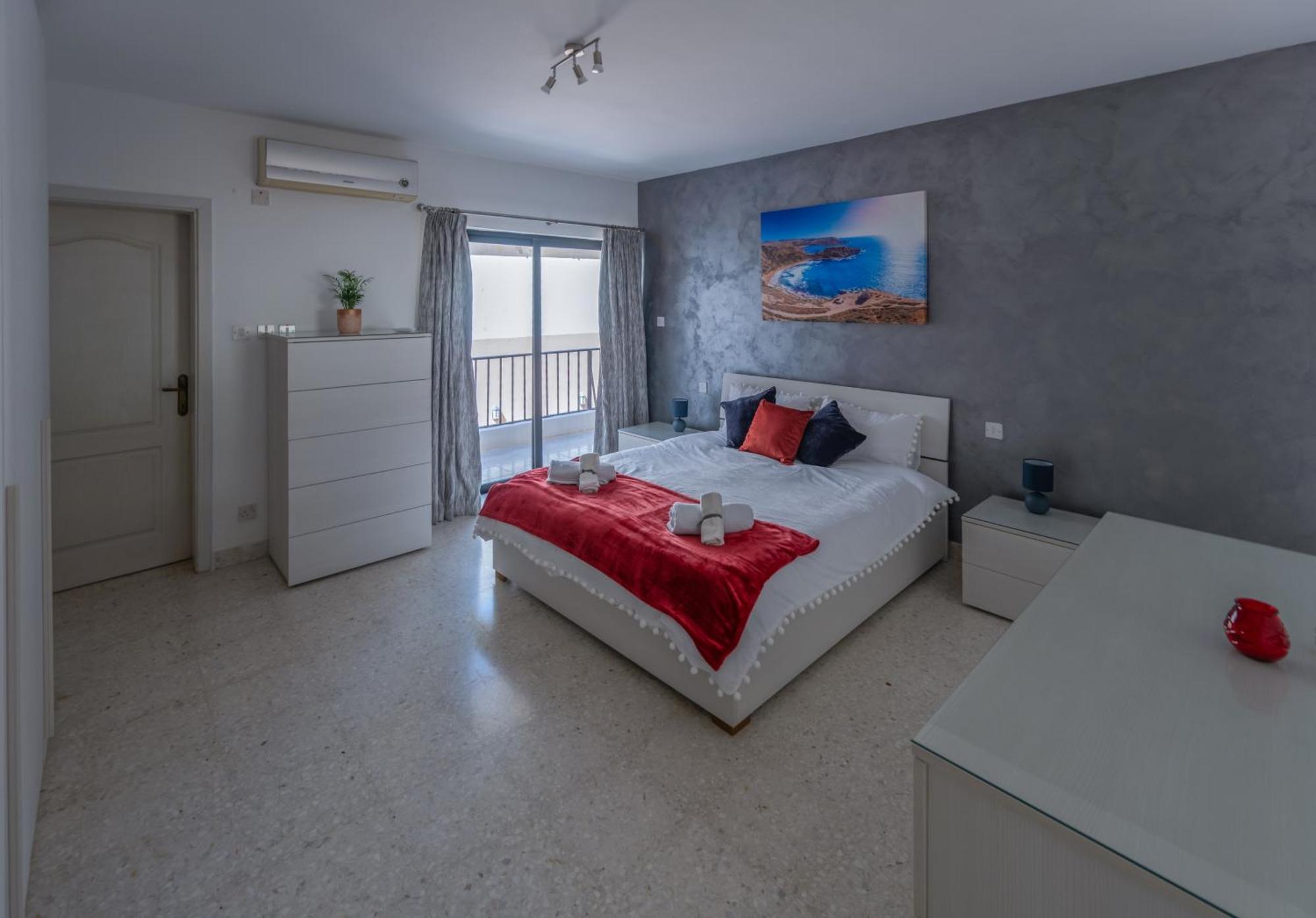Spacious 3 Bedroom Apartment In The Heart Of St Julians Saint Julian's Bagian luar foto