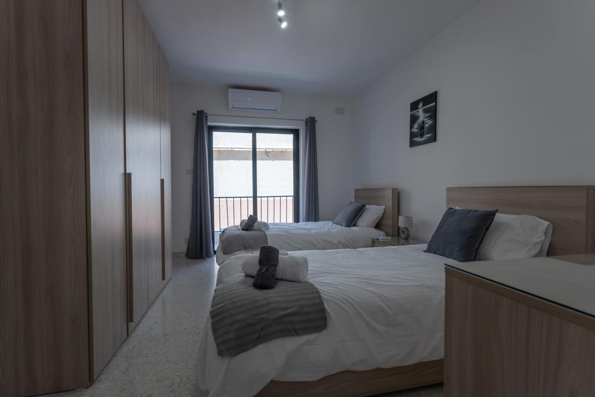 Spacious 3 Bedroom Apartment In The Heart Of St Julians Saint Julian's Bagian luar foto