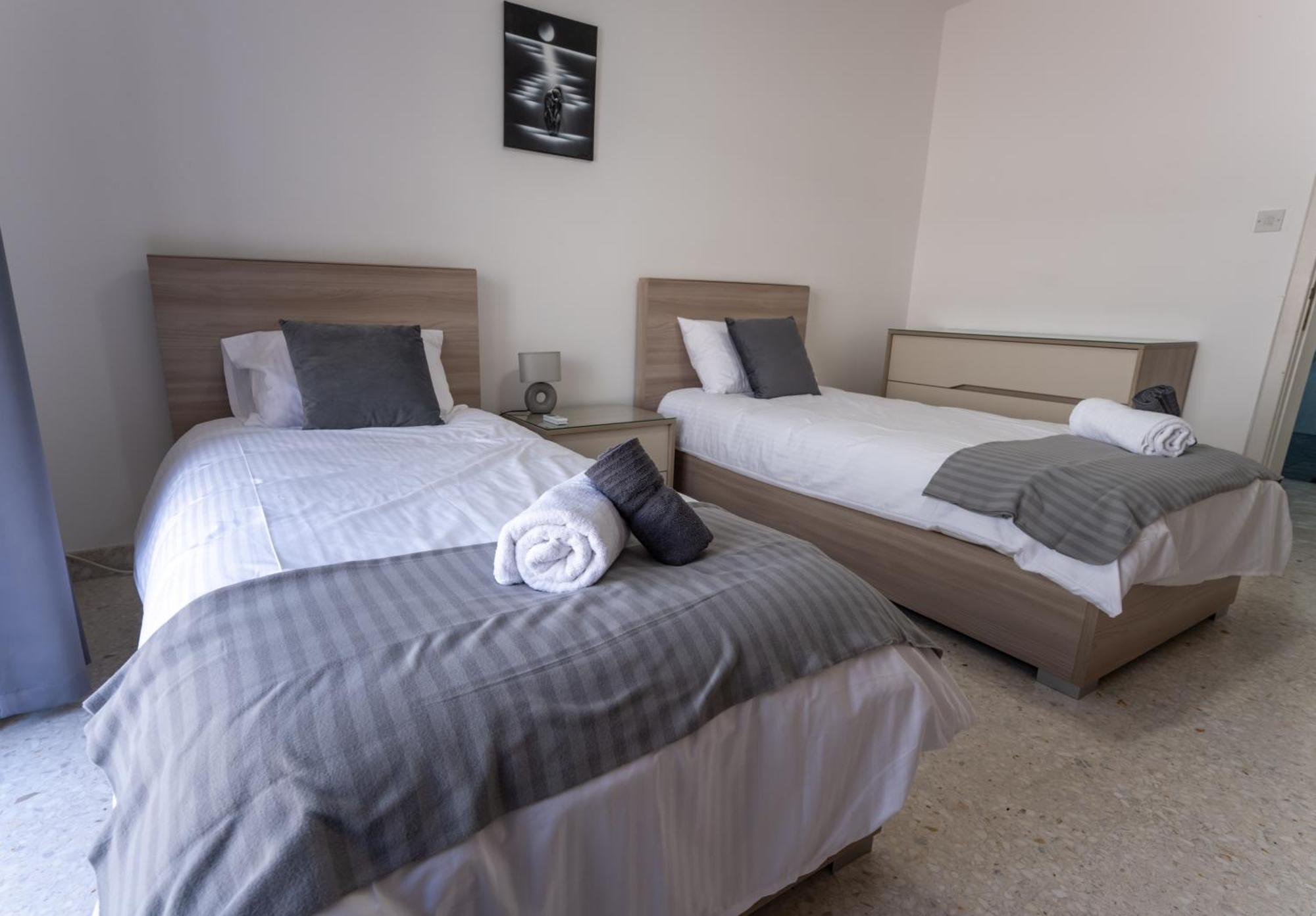 Spacious 3 Bedroom Apartment In The Heart Of St Julians Saint Julian's Bagian luar foto