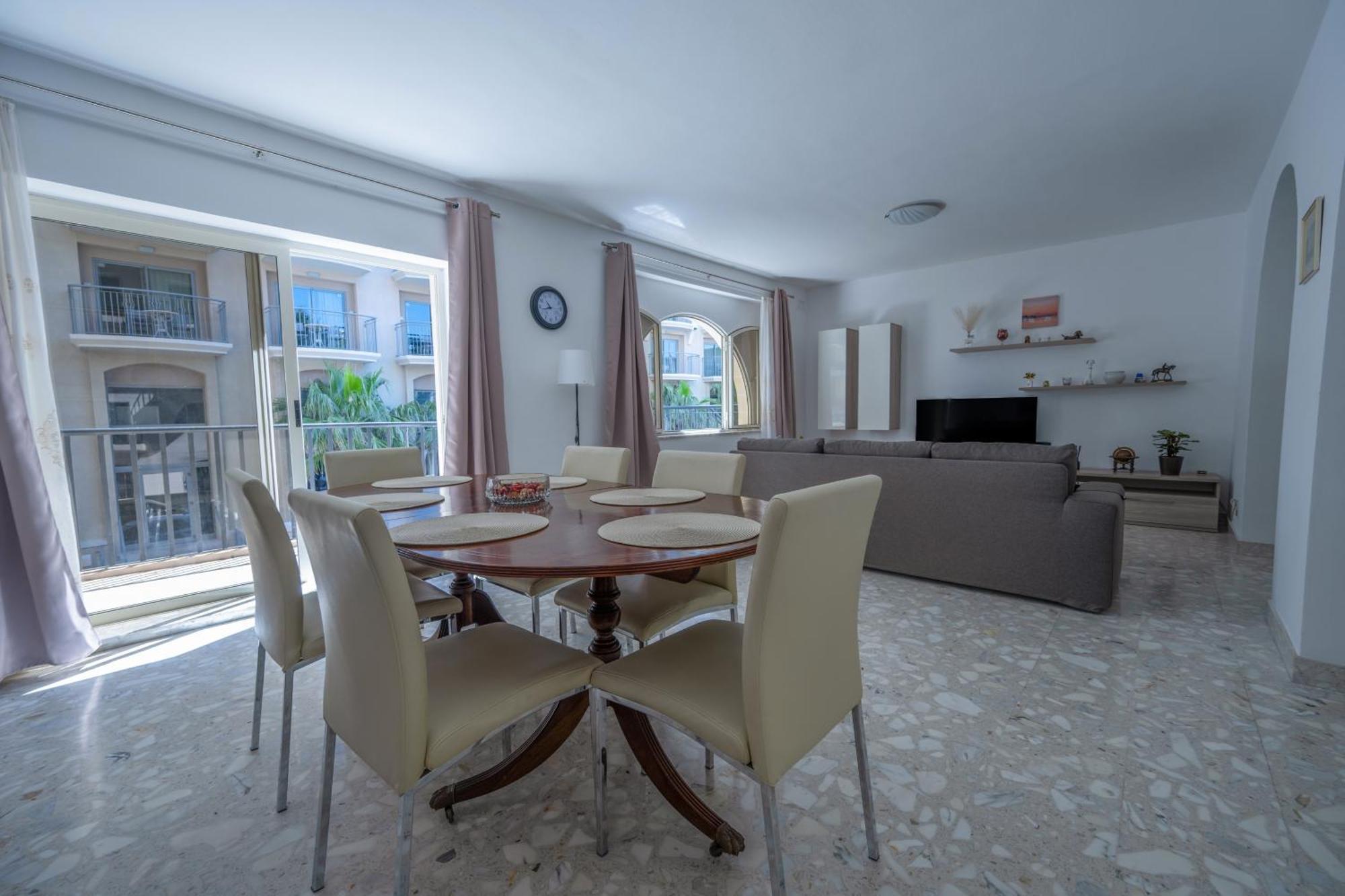 Spacious 3 Bedroom Apartment In The Heart Of St Julians Saint Julian's Bagian luar foto