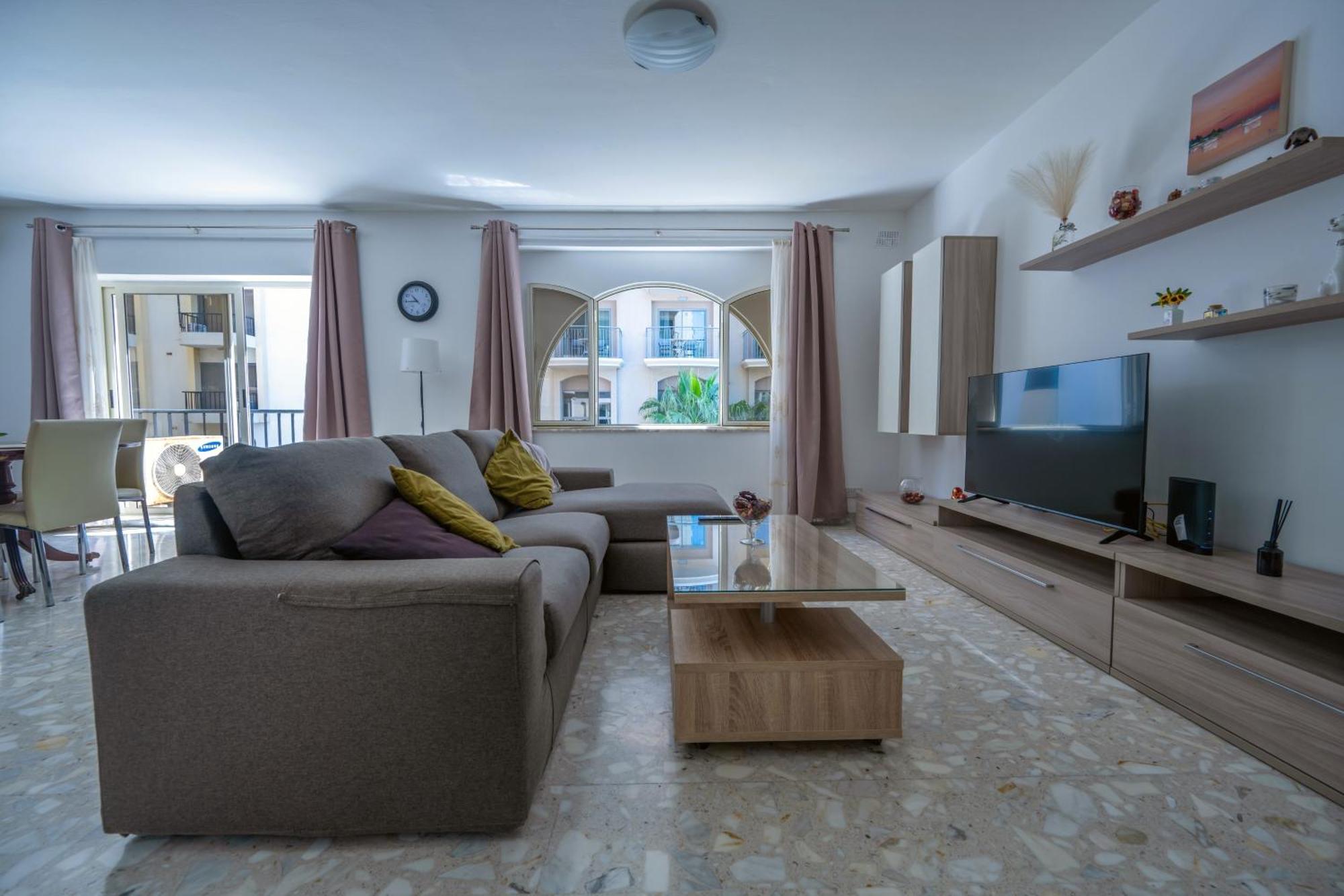 Spacious 3 Bedroom Apartment In The Heart Of St Julians Saint Julian's Bagian luar foto