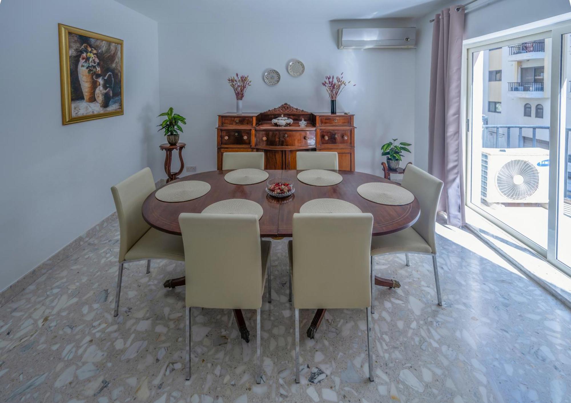 Spacious 3 Bedroom Apartment In The Heart Of St Julians Saint Julian's Bagian luar foto